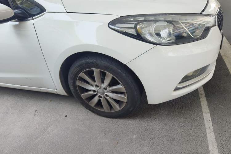 Used Kia K3 2015 1.6L Automatic GLS Right Front Wheel Hub
