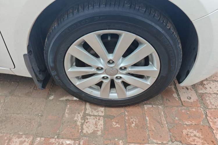 Used Kia K3 2015 1.6L Automatic GL Right Front Wheel Hub
