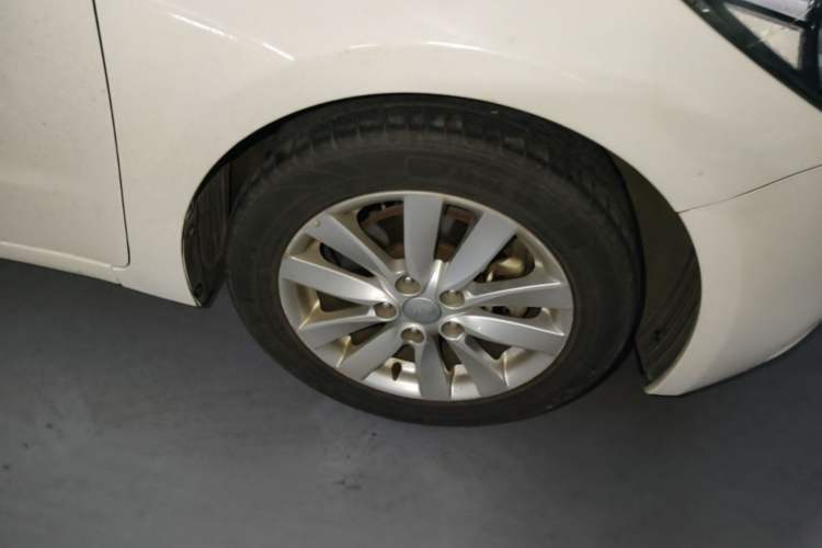 Used Kia K3 2015 1.6L Automatic GLS Right Front Wheel Hub