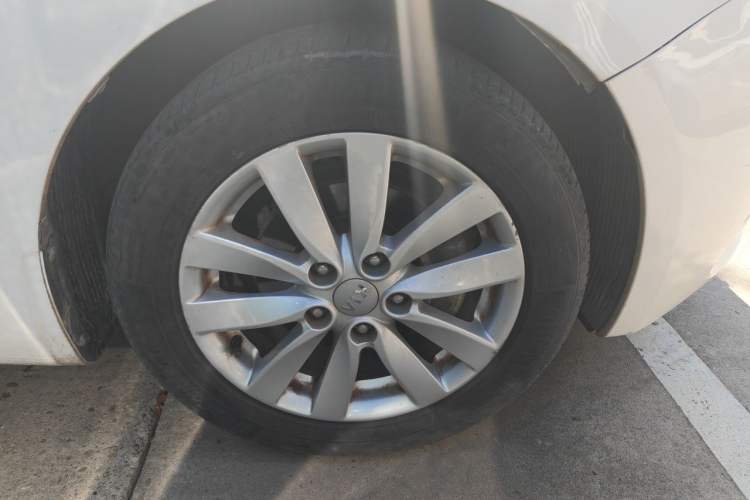 Used Kia K3 2015 1.6L Automatic DLX Right Front Wheel Hub