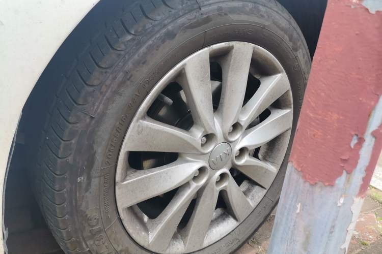 Used Kia K3 2015 1.6L Manual GLS Right Front Wheel Hub