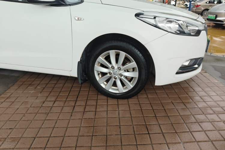 Used Kia K3 2015 1.6L Automatic GL Right Front Wheel Hub