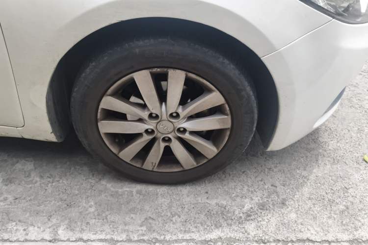 Used Kia K3 2015 1.6L Manual GLS Right Front Wheel Hub