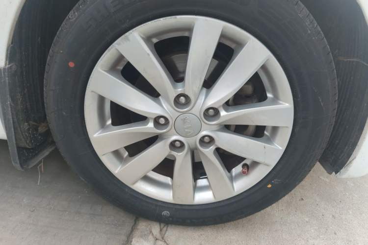 Used Kia K3 2015 1.6L Automatic GLS Right Front Wheel Hub