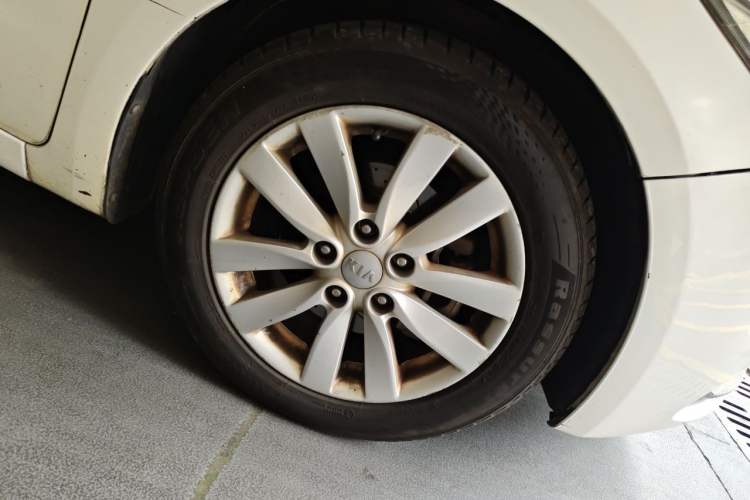 Used Kia K3 2015 1.6L Automatic GLS Right Front Wheel Hub