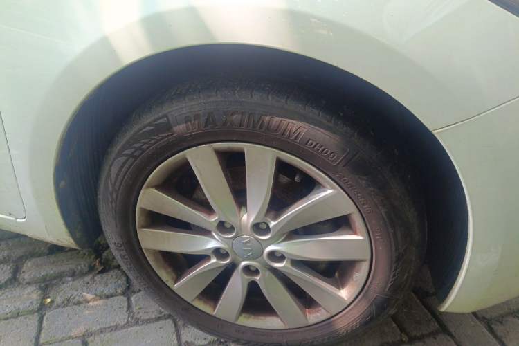Used Kia K3 2015 1.6L Automatic GLS Right Front Wheel Hub