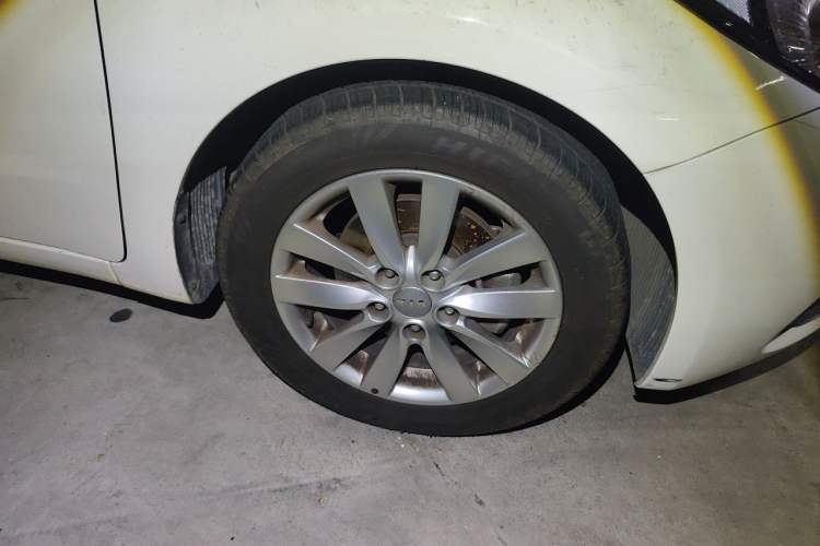 Used Kia K3 2015 1.6L Automatic GL Right Front Wheel Hub