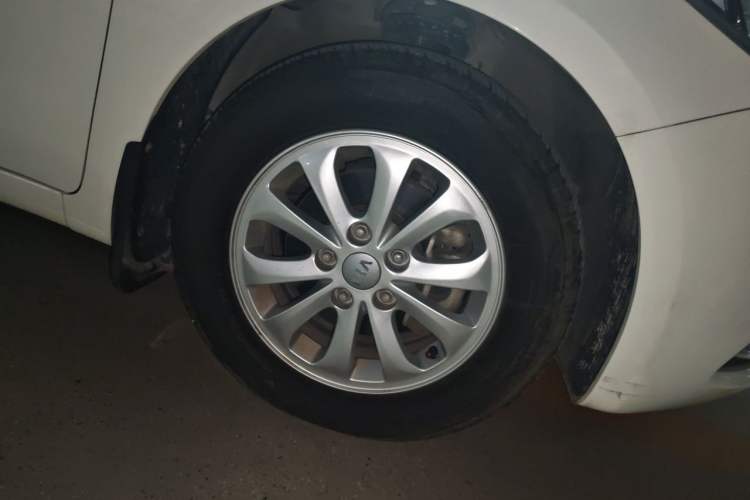 Used Kia K3 2015 1.6L Manual GL Right Front Wheel Hub