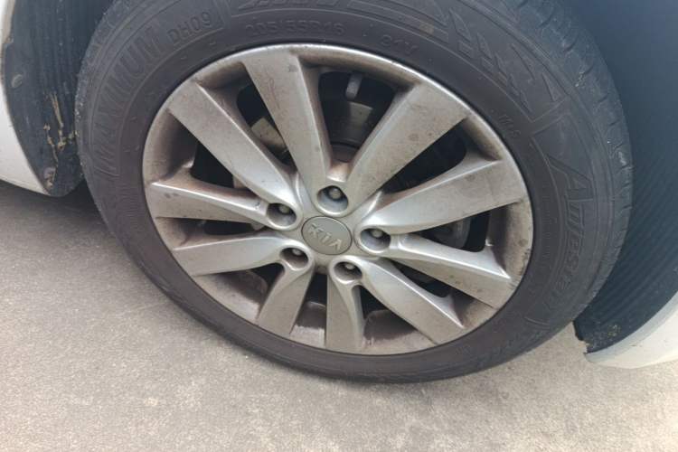 Used Kia K3 2015 1.6L Automatic GLS Right Front Wheel Hub