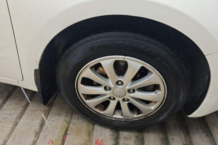 Used Kia K3 2015 1.6L Manual GL Right Front Wheel Hub