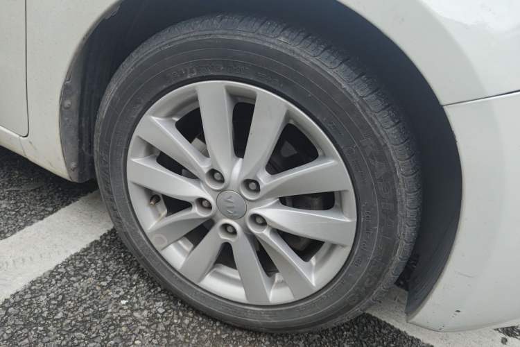 Used Kia K3 2015 1.6L Automatic GLS Right Front Wheel Hub