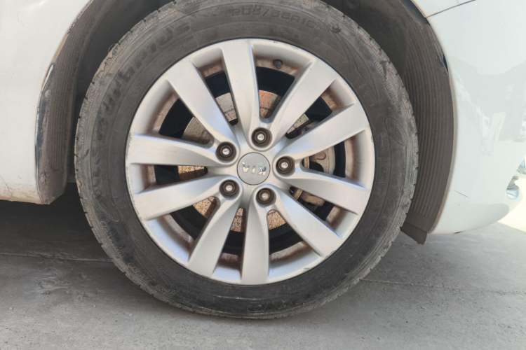 Used Kia K3 2015 1.6L Automatic GL Right Front Wheel Hub
