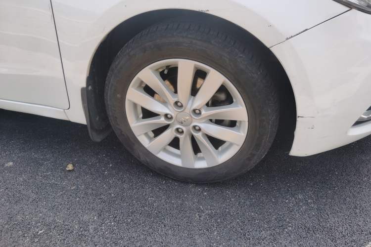 Used Kia K3 2015 1.6L Manual GLS Right Front Wheel Hub