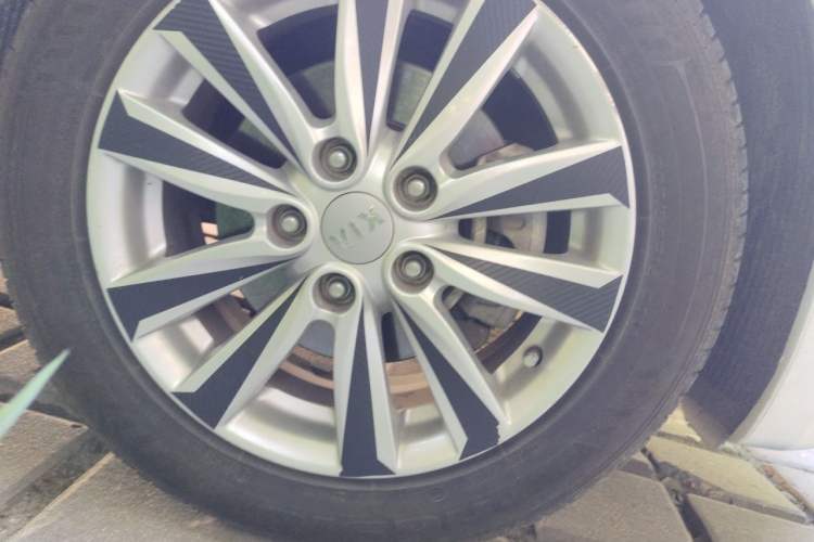 Used Kia K3 2015 1.6L Manual GLS Right Front Wheel Hub