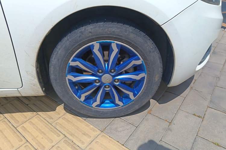 Used Kia K3 2015 1.6L Automatic GLS Right Front Wheel Hub