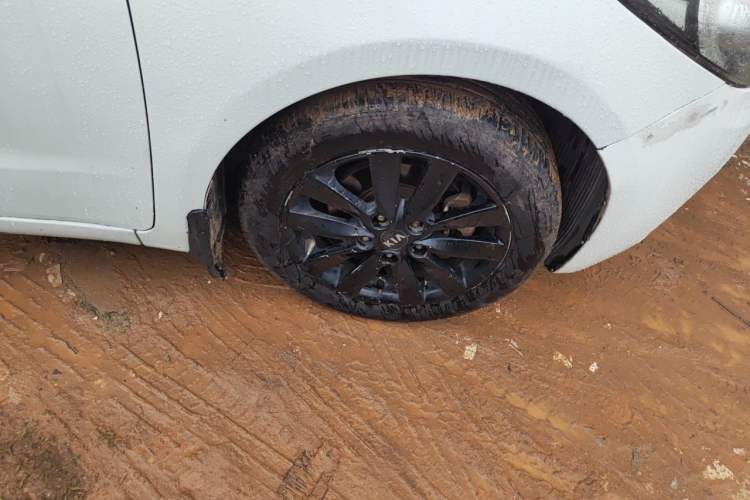 Used Kia K3 2015 1.6L Automatic GLS Right Front Wheel Hub