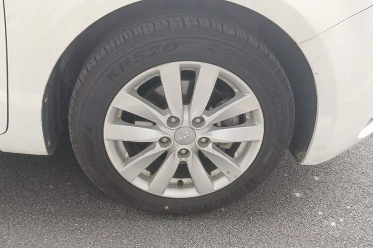 Used Kia K3 2015 1.6L Automatic GL Right Front Wheel Hub