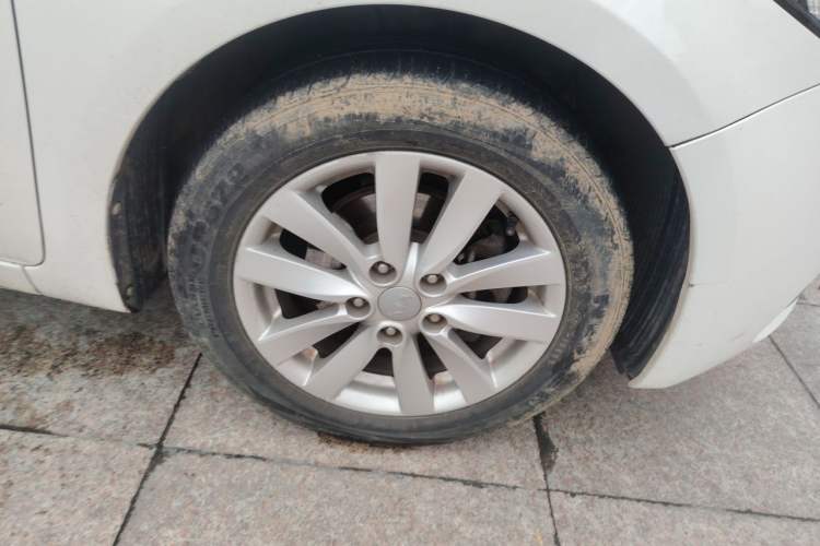 Used Kia K3 2015 1.6L Manual GLS Right Front Wheel Hub