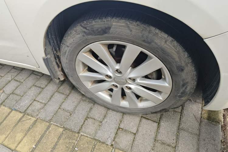 Used Kia K3 2015 1.6L Automatic GL Right Front Wheel Hub
