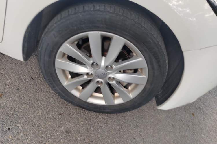 Used Kia K3 2015 1.6L Manual GLS Right Front Wheel Hub