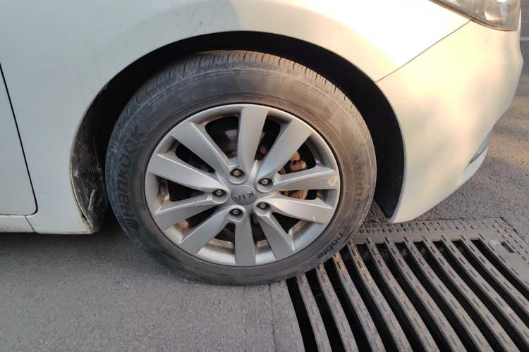 Used Kia K3 2015 1.6L Manual GLS Right Front Wheel Hub