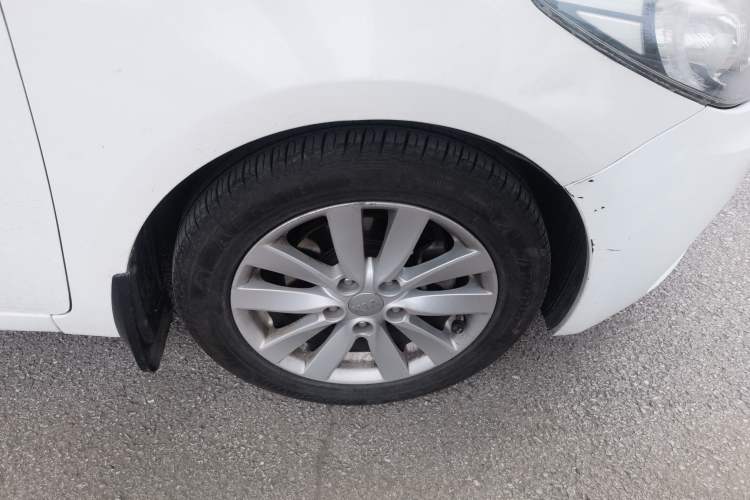 Used Kia K3 2015 1.6L Automatic GLS Right Front Wheel Hub