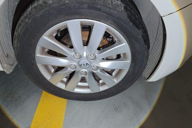 Used Kia K3 2015 1.6L Automatic GL Right Front Wheel Hub