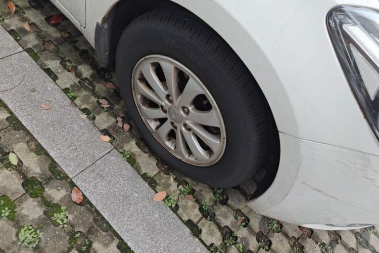 Used Kia K3 2015 1.6L Manual GL Right Front Wheel Hub