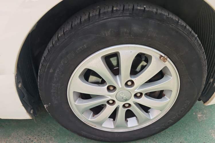 Used Kia K3 2015 1.6L Manual GL Right Front Wheel Hub
