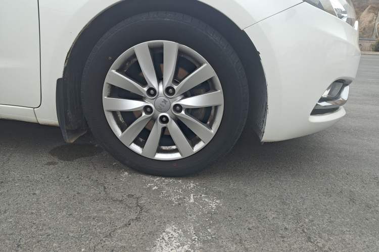 Used Kia K3 2015 1.6L Manual GLS Right Front Wheel Hub
