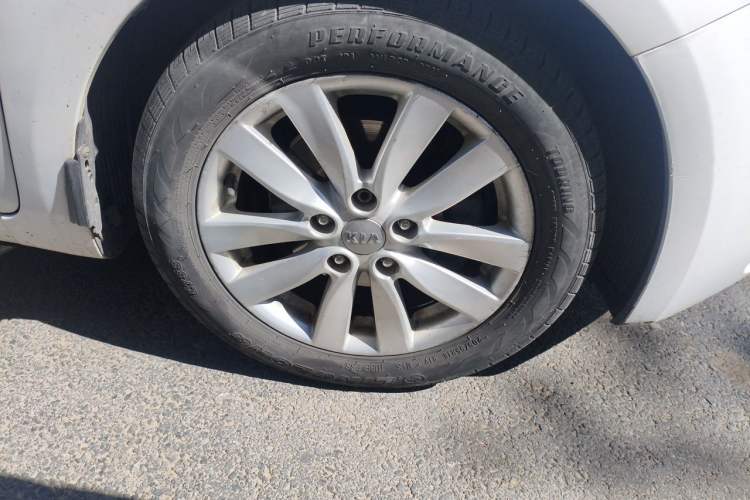 Used Kia K3 2015 1.6L Automatic GLS Right Front Wheel Hub