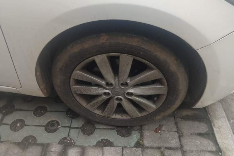 Used Kia K3 2015 1.6L Automatic DLX Right Front Wheel Hub