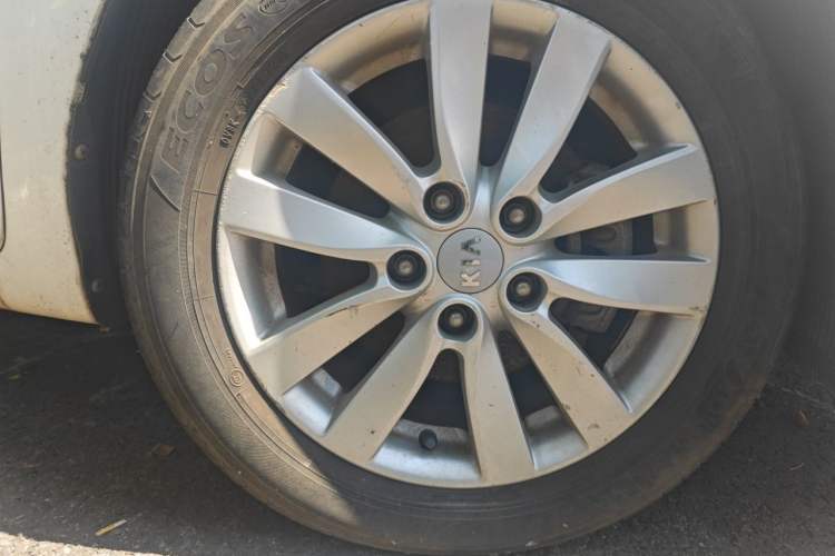 Used Kia K3 2015 1.6L Manual GLS Right Front Wheel Hub