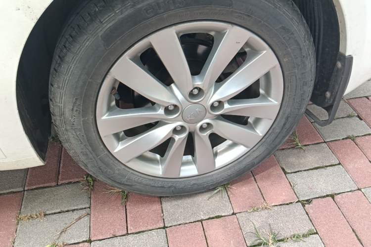 Used Kia K3 2015 1.6L Manual GLS Right Front Wheel Hub