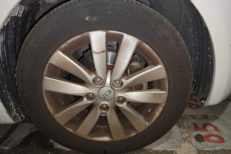 Used Kia K3 2015 1.6L Automatic GLS Right Front Wheel Hub