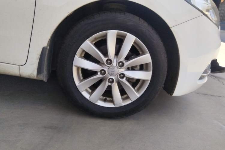 Used Kia K3 2015 1.6L Manual GLS Right Front Wheel Hub