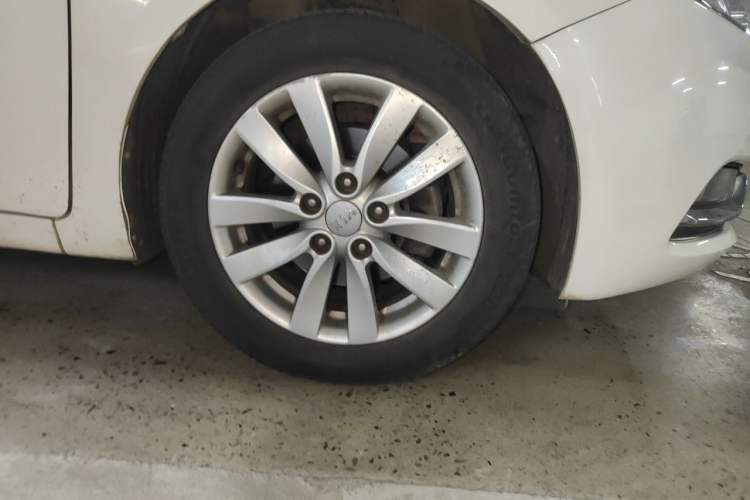 Used Kia K3 2015 1.6L Manual GLS Right Front Wheel Hub