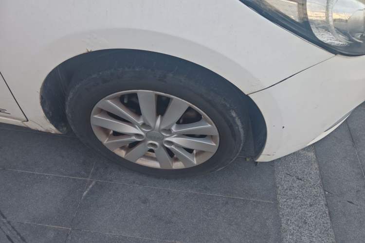Used Kia K3 2015 1.6L Manual GLS Right Front Wheel Hub