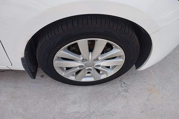 Used Kia K3 2015 1.6L Automatic DLX Right Front Wheel Hub