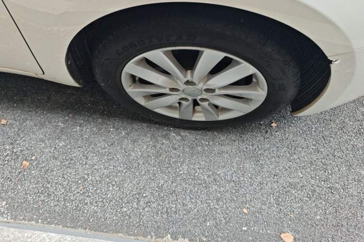 Used Kia K3 2015 1.6L Automatic DLX Right Front Wheel Hub