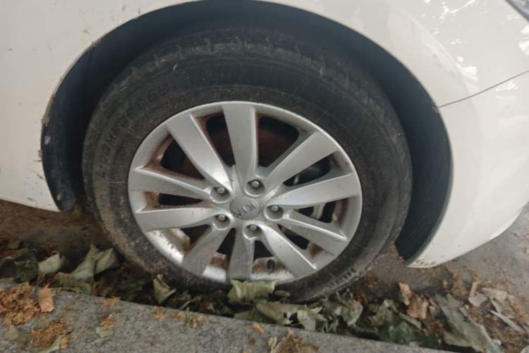 Used Kia K3 2015 1.6L Automatic GL Right Front Wheel Hub