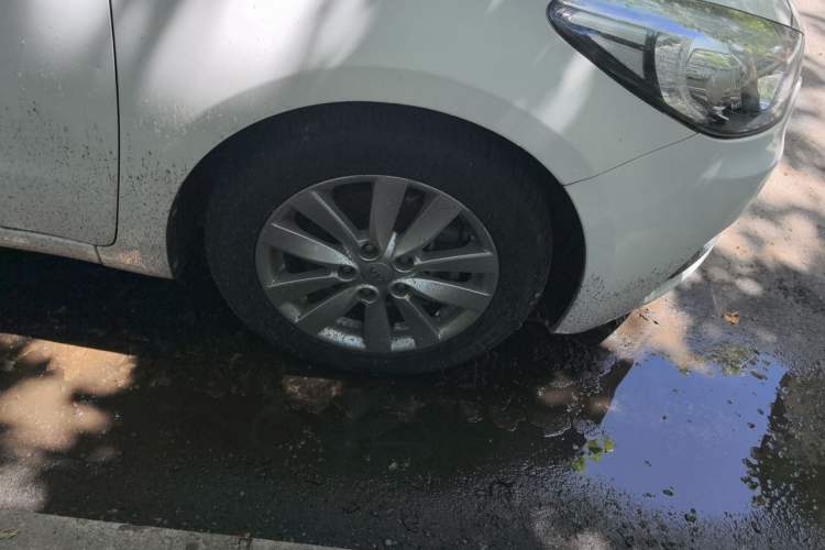 Used Kia K3 2015 1.6L Automatic GLS Right Front Wheel Hub
