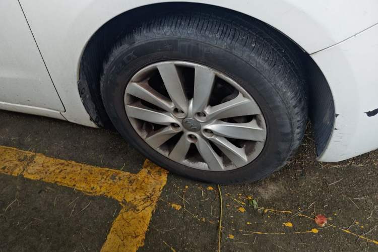 Used Kia K3 2015 1.6L Automatic GL Right Front Wheel Hub