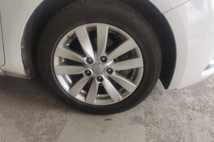 Used Kia K3 2015 1.6L Automatic GLS Right Front Wheel Hub