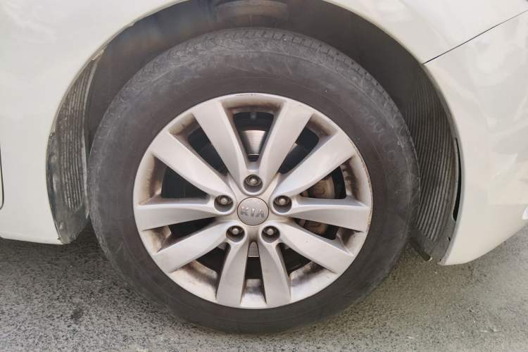 Used Kia K3 2015 1.6L Automatic DLX Right Front Wheel Hub