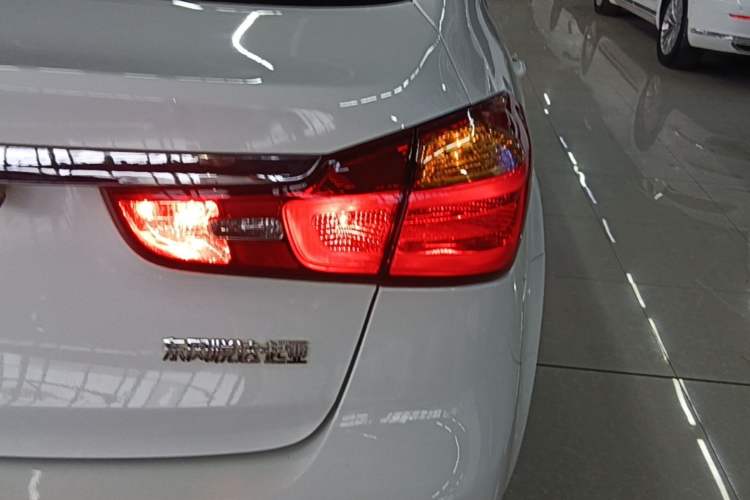 Used Kia K3 2015 1.6L Automatic GLS Right Rear Taillight
