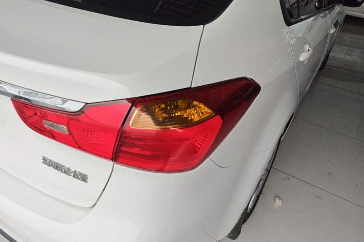 Used Kia K3 2015 1.6L Automatic GL Right Rear Taillight