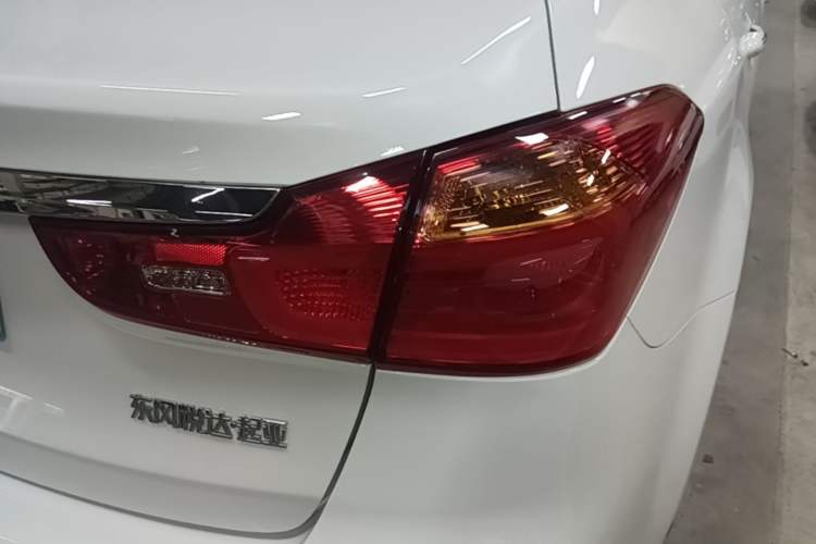 Used Kia K3 2015 1.6L Automatic GLS Right Rear Taillight