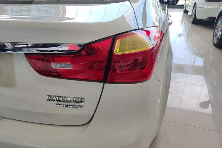 Used Kia K3 2015 1.6L Automatic Premium Right Rear Taillight
