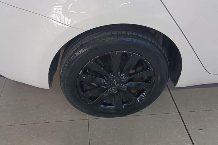 Used Kia K3 2015 1.6L Automatic GLS Right Rear Wheel Hub